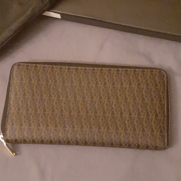 Saint Laurent zip around wallet - Picture 3 of 8